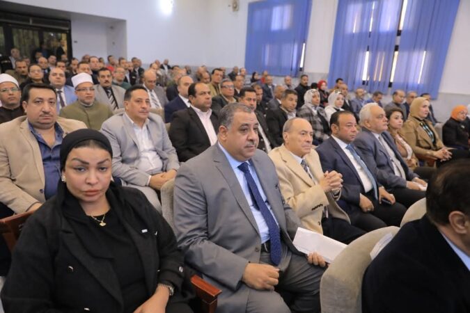 محافظ سوهاج يشهد ندوة توعوية حول مكافحة الفساد بمشاركة هيئة الرقابة الإدارية